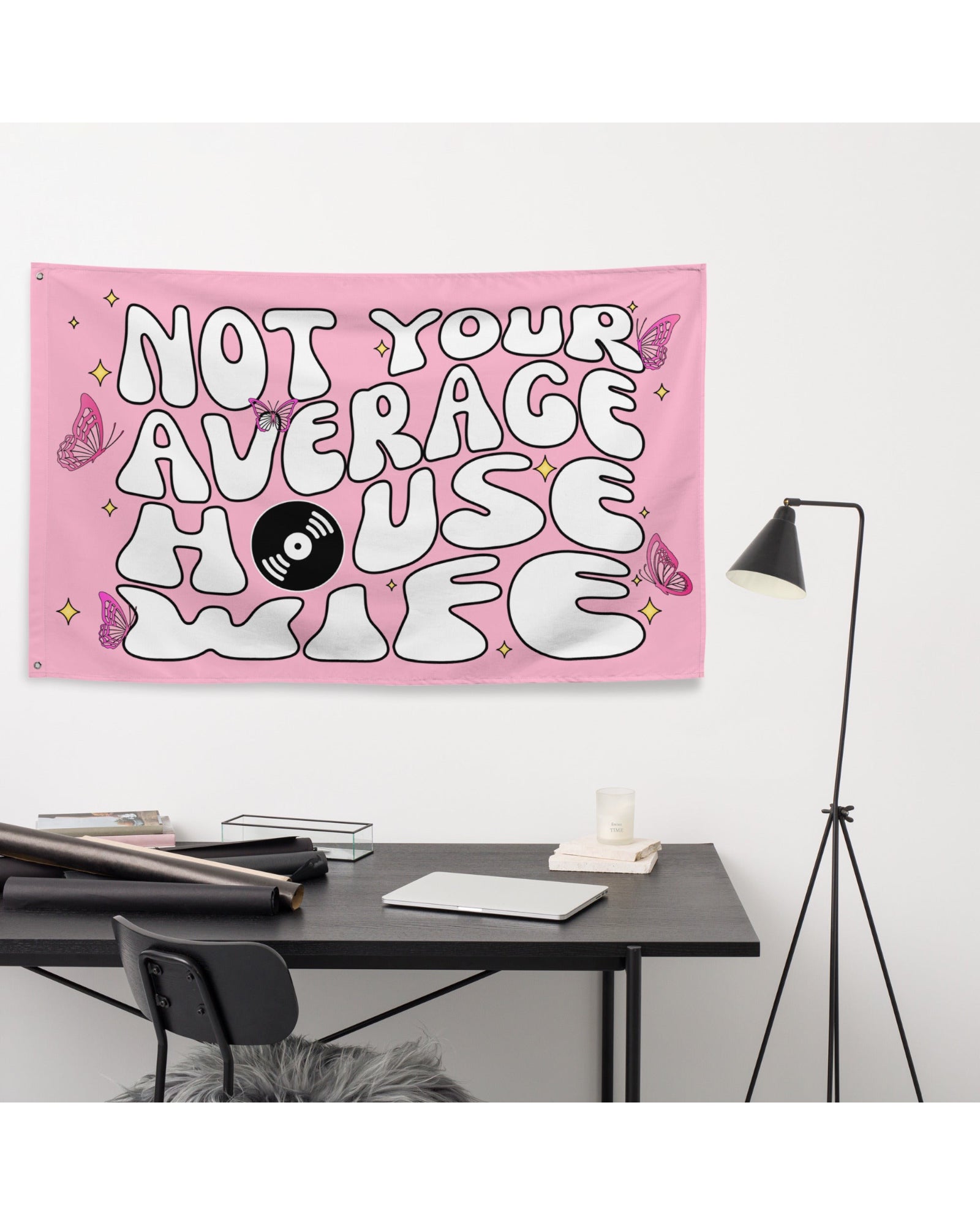 Bandera del festival "No es la típica ama de casa"